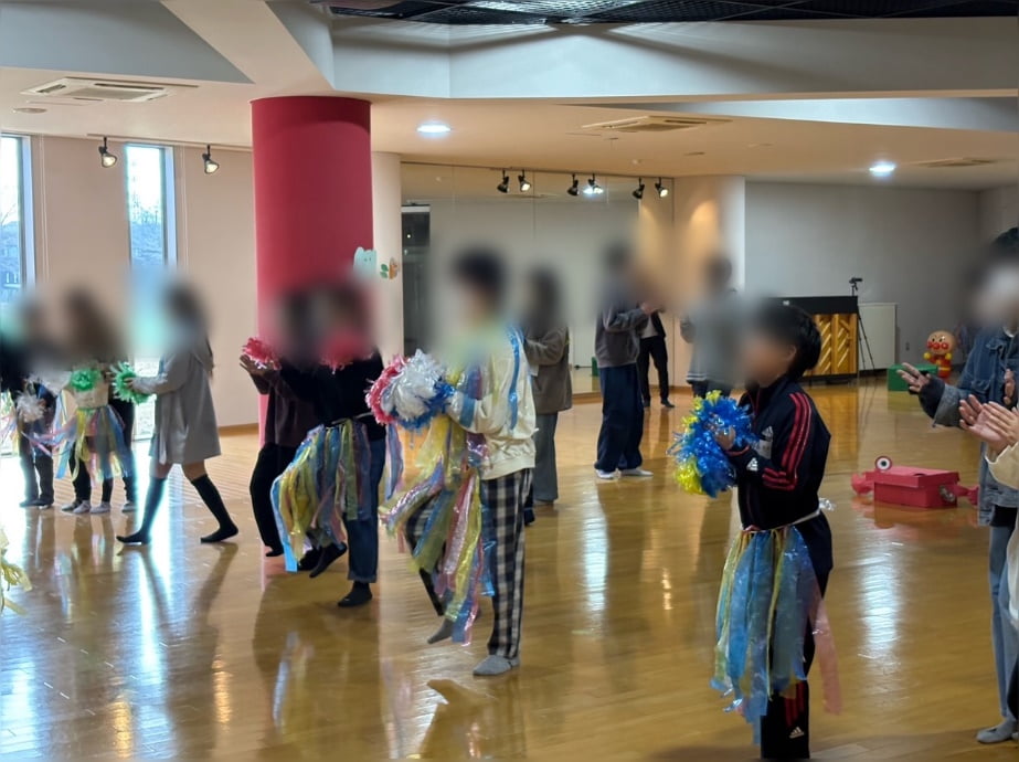 音楽療法士を目指す学生が、知的に障がいのある子どものための「リズムあそび教室」を開催