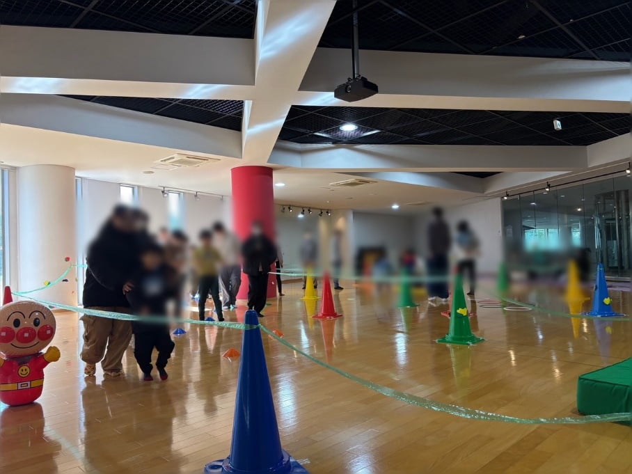 音楽療法士を目指す学生が、知的に障がいのある子どものための「リズムあそび教室」を開催
