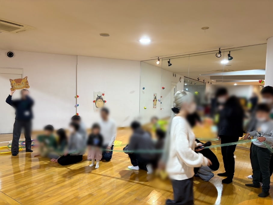 音楽療法士を目指す学生が、知的に障がいのある子どものための「リズムあそび教室」を開催