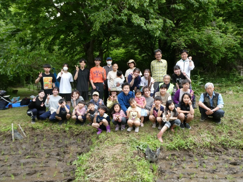植草共生の森で「田植え体験会」を実施しました