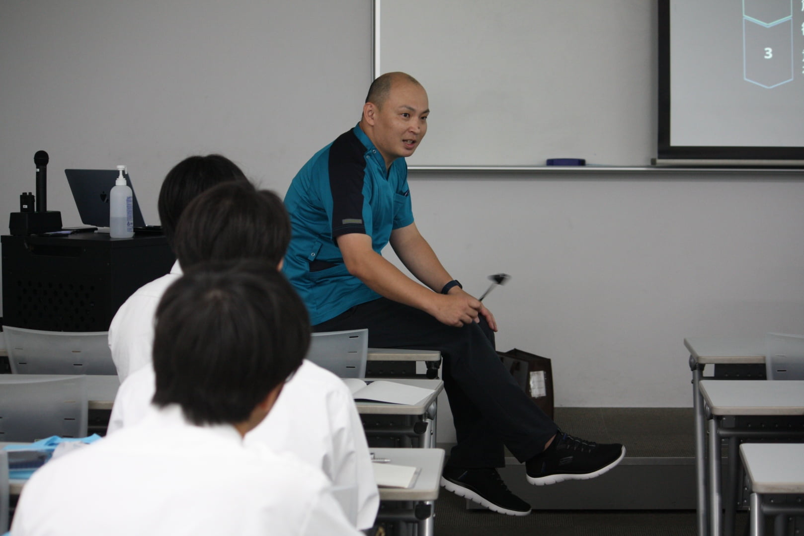 つくば国際大学 東風高等学校のみなさんが大学に来てくれました。