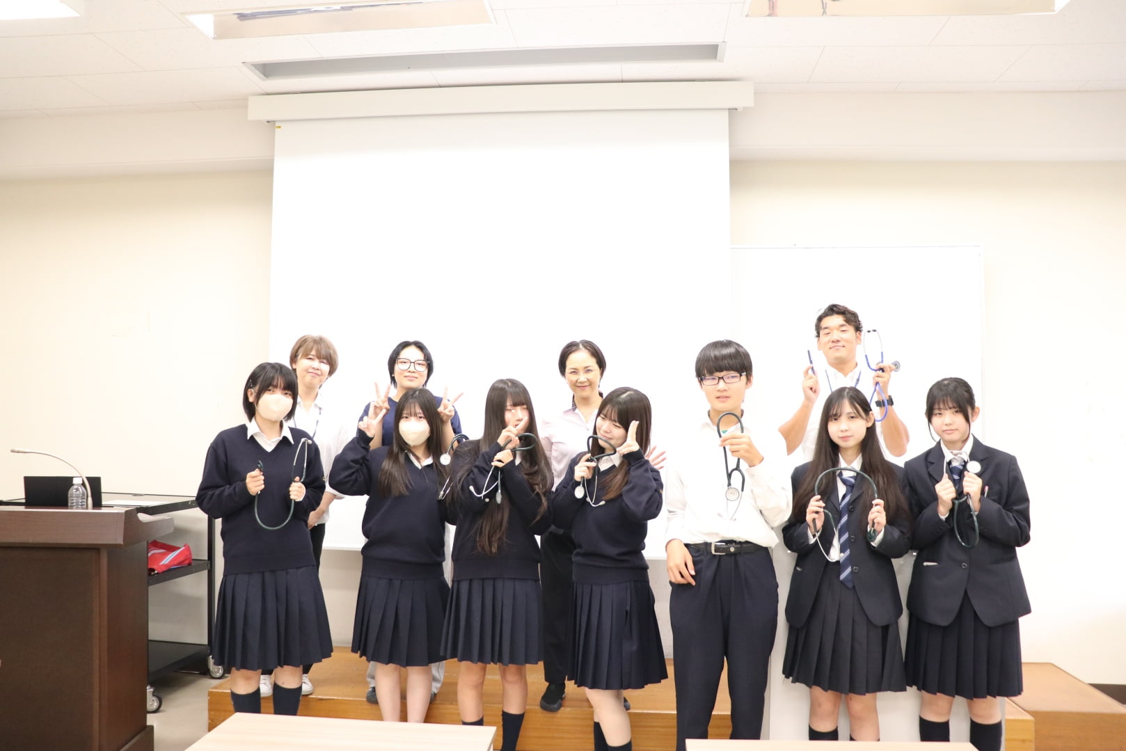 つくば国際大学 東風高等学校のみなさんが大学に来てくれました。