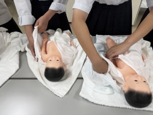 令和8年7月29日（水）千葉経済大学附属高等学校 生徒さん対象　看護医療体験・学内見学会を行いました！